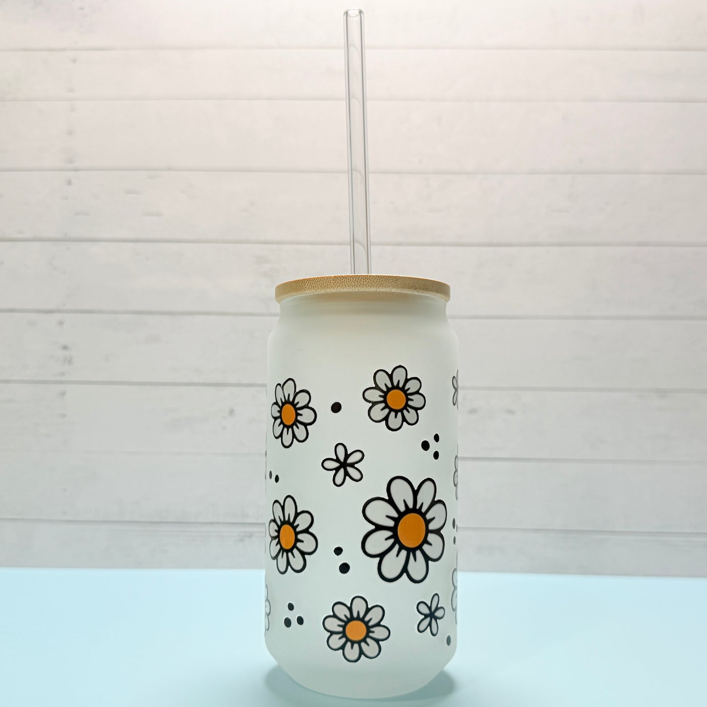 🌼✨ Frosted Glass Can Cup with Daisy Design – 16oz ✨🌼