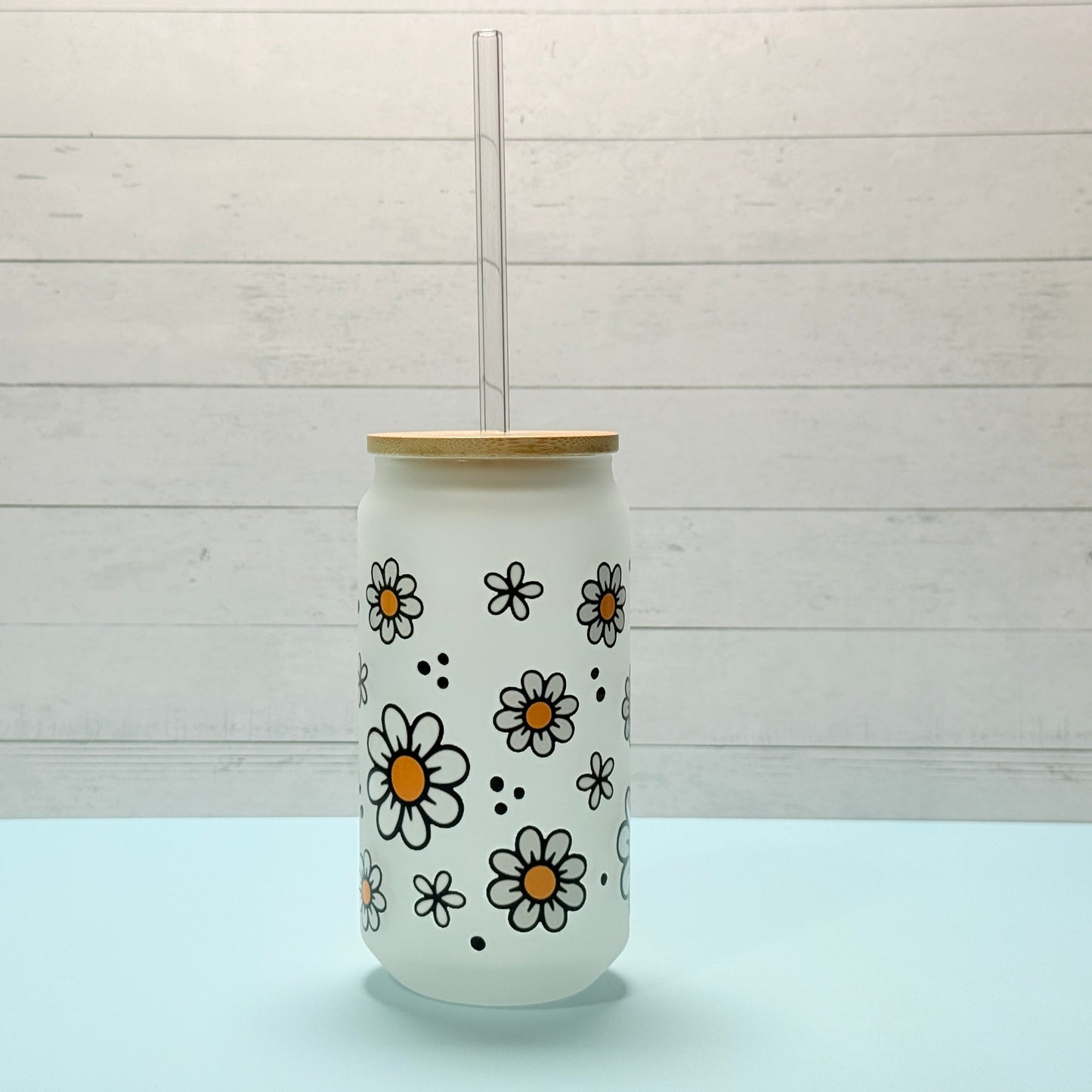 🌼✨ Frosted Glass Can Cup with Daisy Design – 16oz ✨🌼