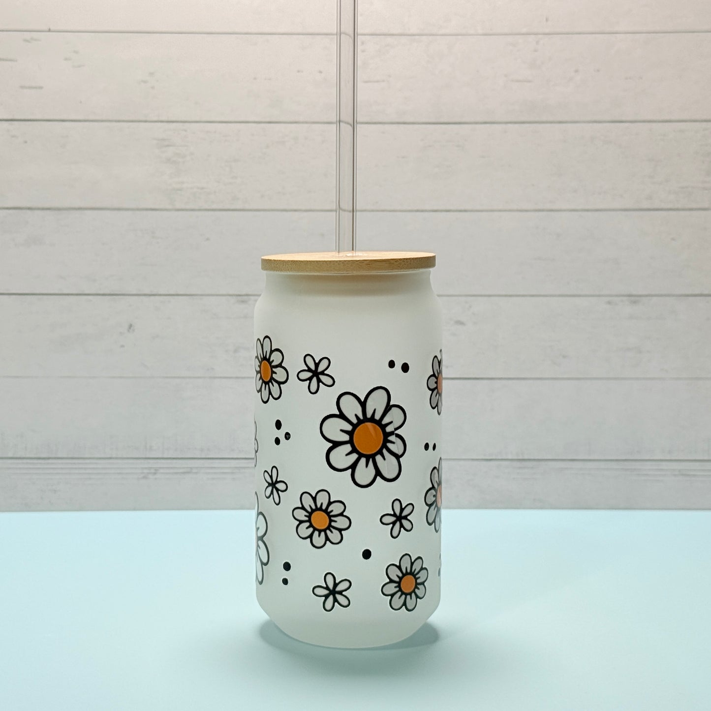🌼✨ Frosted Glass Can Cup with Daisy Design – 16oz ✨🌼