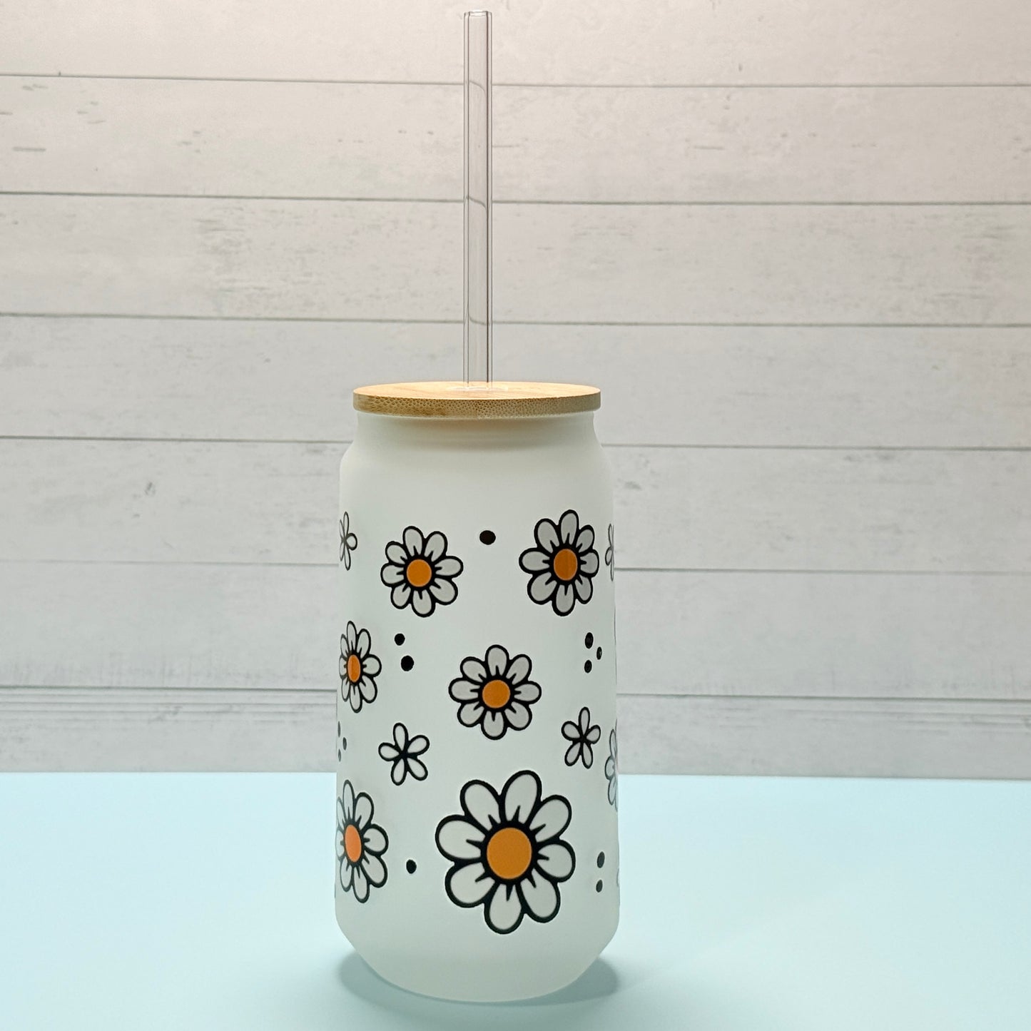 🌼✨ Frosted Glass Can Cup with Daisy Design – 16oz ✨🌼
